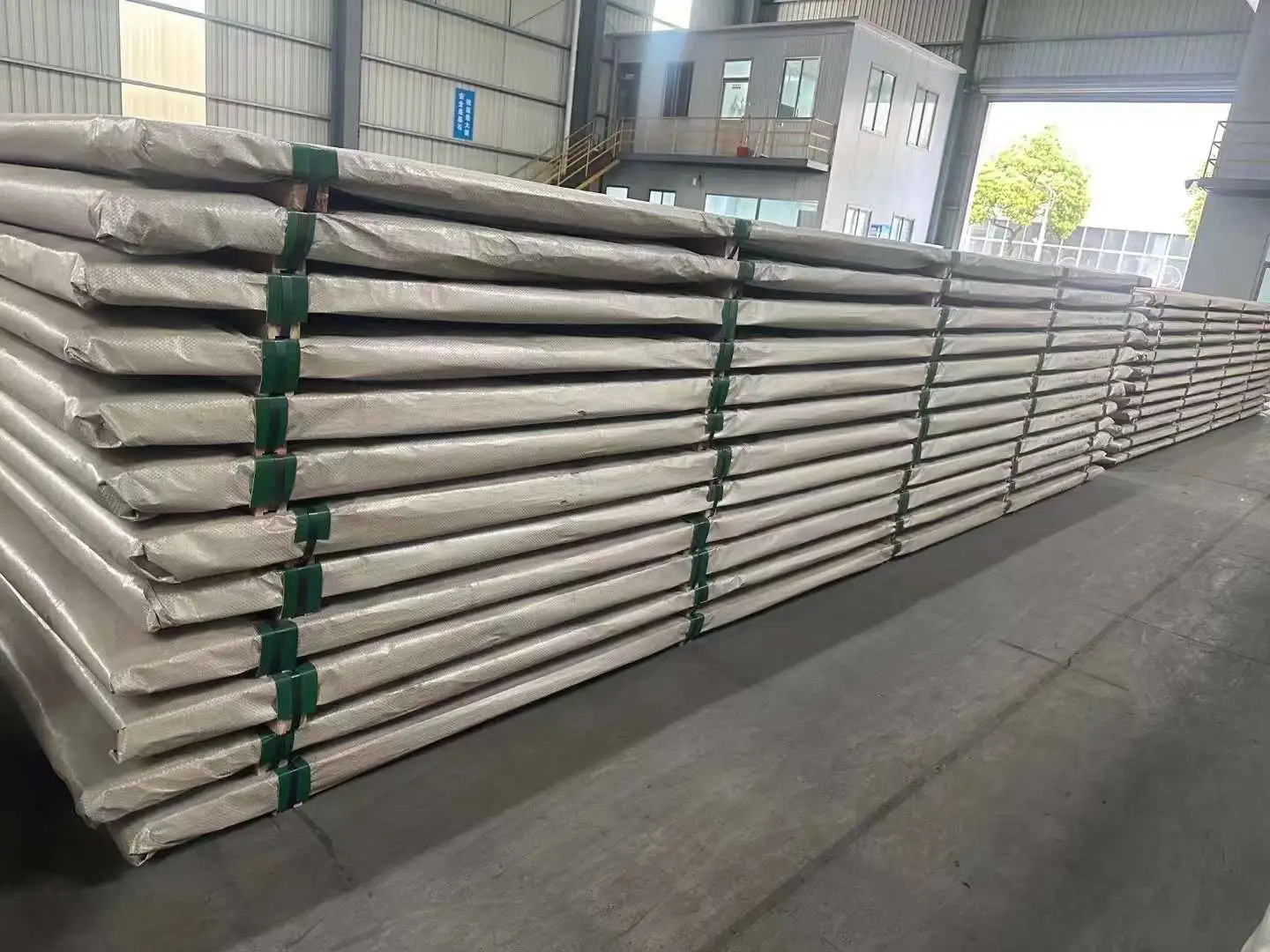 DX51D+Z Hot-Dip Galvanized Steel: A Comprehensive Guide to Specifications, Properties, Applications, and Supply Chain